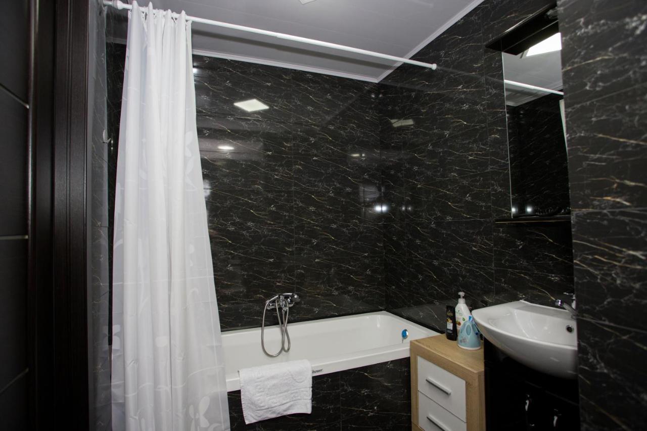 Apartament Curat Si Confortabil Str. Ismail 86 In Centrul Chisinaului Appartement Buitenkant foto