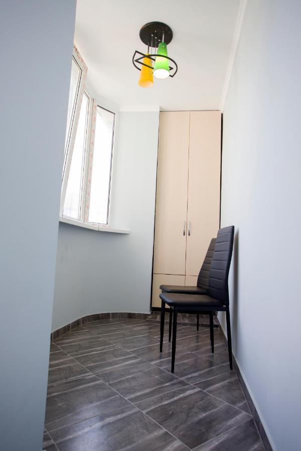 Apartament Curat Si Confortabil Str. Ismail 86 In Centrul Chisinaului Appartement Buitenkant foto